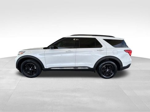 Used 2023 Ford Explorer XLT w/ Equipment Group 202A RWD image 8