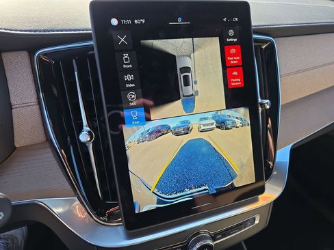 Certified 2025 Volvo XC90 B6 Plus image 34