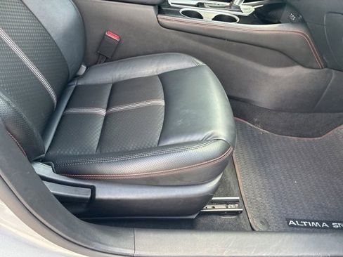 Used 2024 Nissan Altima 2.5 SR FWD image 11