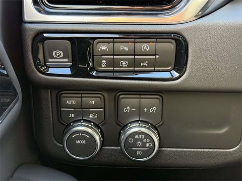 New 2026 GMC Yukon Elevation image 12