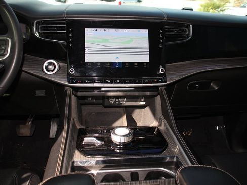 Used 2022 Jeep Wagoneer Series II AWD/4WD image 18