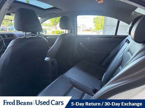 Used 2017 Volkswagen Jetta SEL FWD image 26