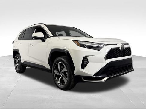 Used 2025 Toyota RAV4 SE AWD/4WD image 3