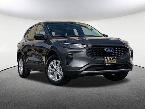 Used 2025 Ford Escape Active w/ Cold Weather Package image 2