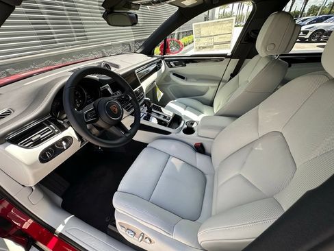 Used 2026 Porsche Macan AWD/4WD image 4