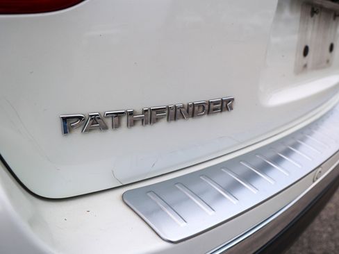 Used 2020 Nissan Pathfinder Platinum image 11