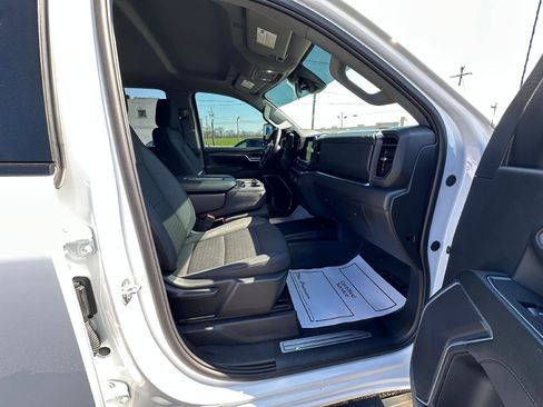 Used 2025 Chevrolet Silverado 2500 LT w/ Convenience Package image 34