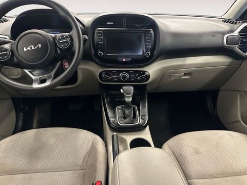Used 2023 Kia Soul LX w/ LX Technology Package FWD image 11