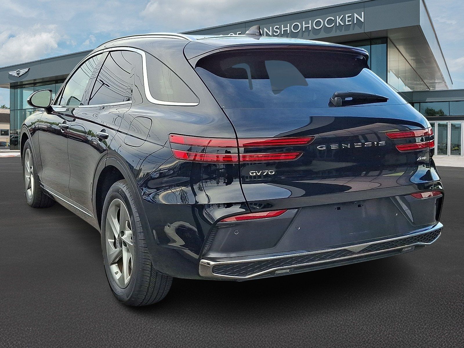 Certified 2026 Genesis GV70 2.5T Advanced AWD/4WD image 4