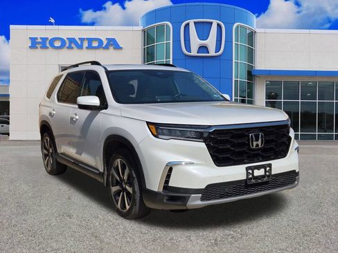 Used 2024 Honda Pilot Touring image 15