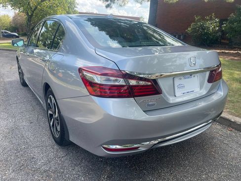Used 2017 Honda Accord EX image 3