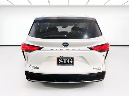 Used 2021 Toyota Sienna Platinum AWD/4WD image 5
