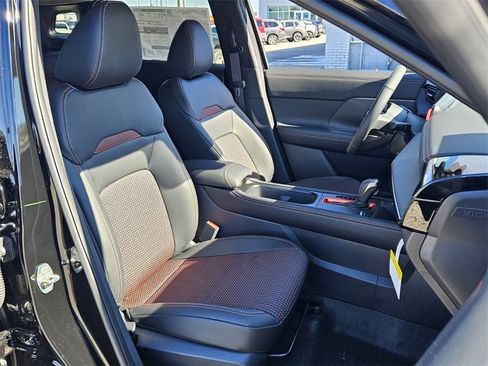 New 2026 Nissan Kicks SR image 15