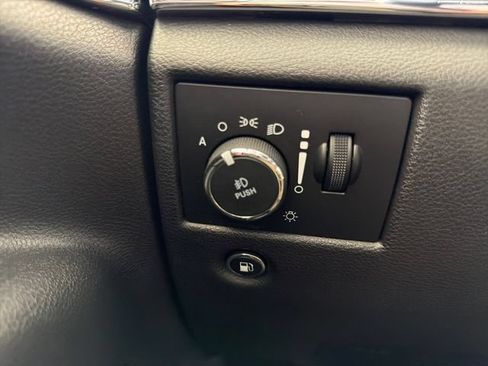 Used 2019 Jeep Grand Cherokee Overland AWD/4WD image 21