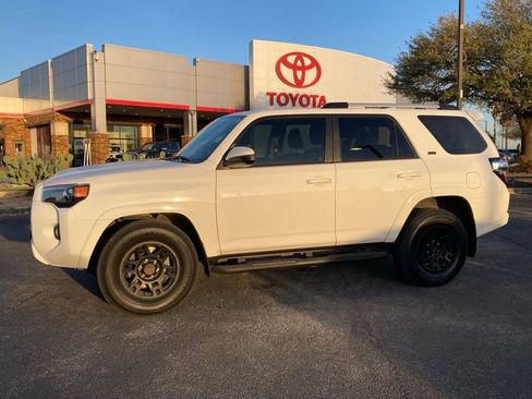 Certified 2022 Toyota 4Runner SR5 image 8