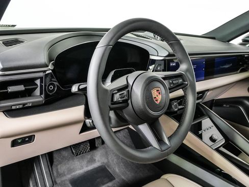 New 2026 Porsche Macan 4 Electric AWD/4WD image 4