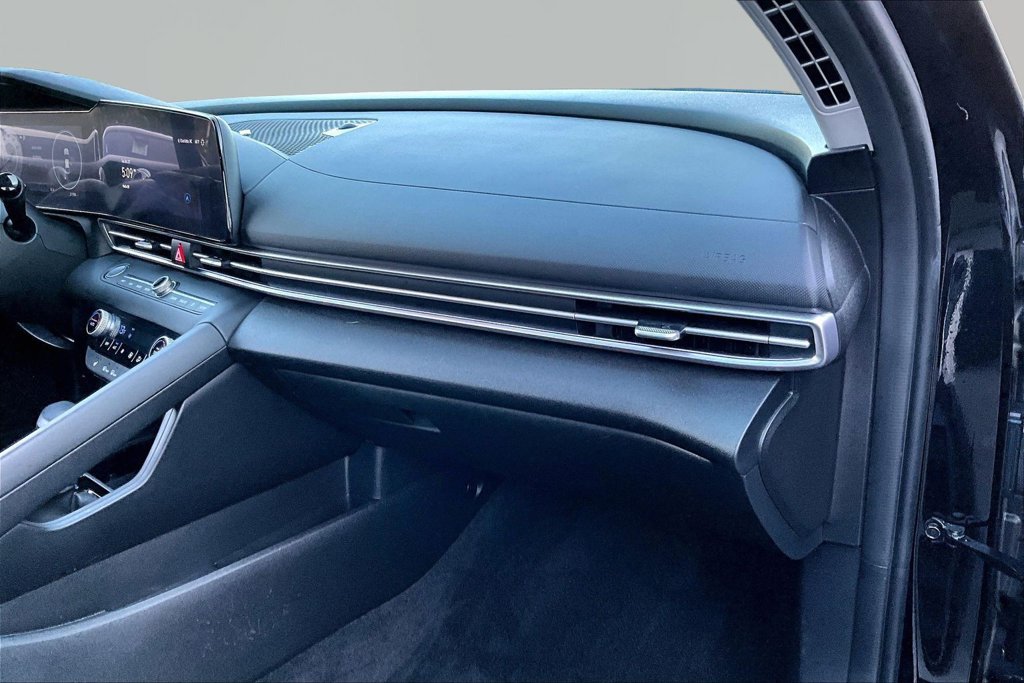 Used 2023 Hyundai Elantra Limited FWD image 18