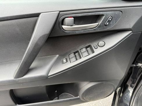 Used 2010 MAZDA MAZDA3 i Touring image 12