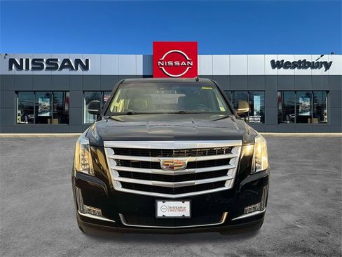 Used 2017 Cadillac Escalade ESV Luxury image 2