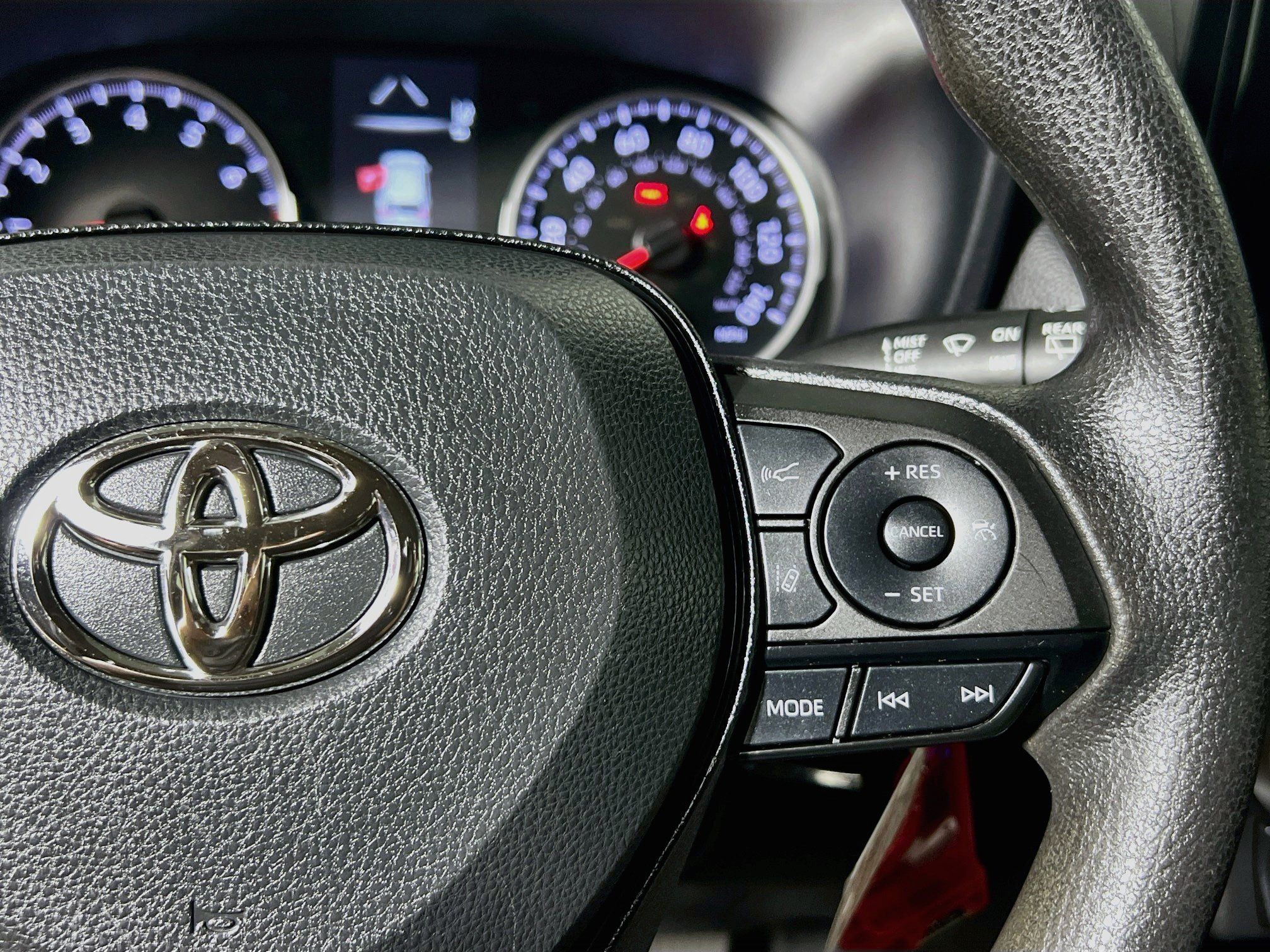 Used 2022 Toyota RAV4 LE AWD/4WD image 19
