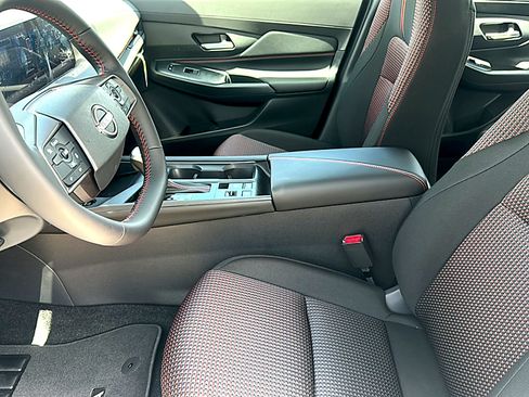 New 2026 Nissan Sentra SR w/ Floor Mat Package FWD image 10