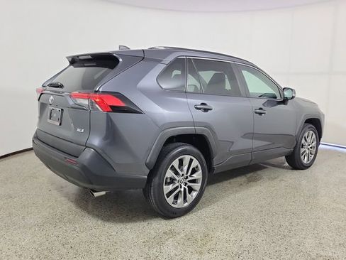 Used 2022 Toyota RAV4 XLE Premium FWD image 5