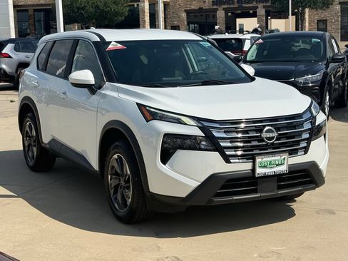 Used 2024 Nissan Rogue SV FWD image 8