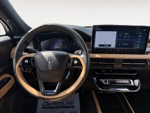Used 2023 Lincoln Corsair Reserve AWD/4WD image 13