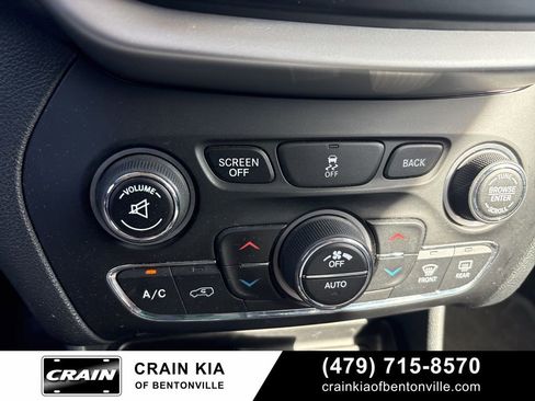 Used 2016 Jeep Cherokee Limited AWD/4WD image 19