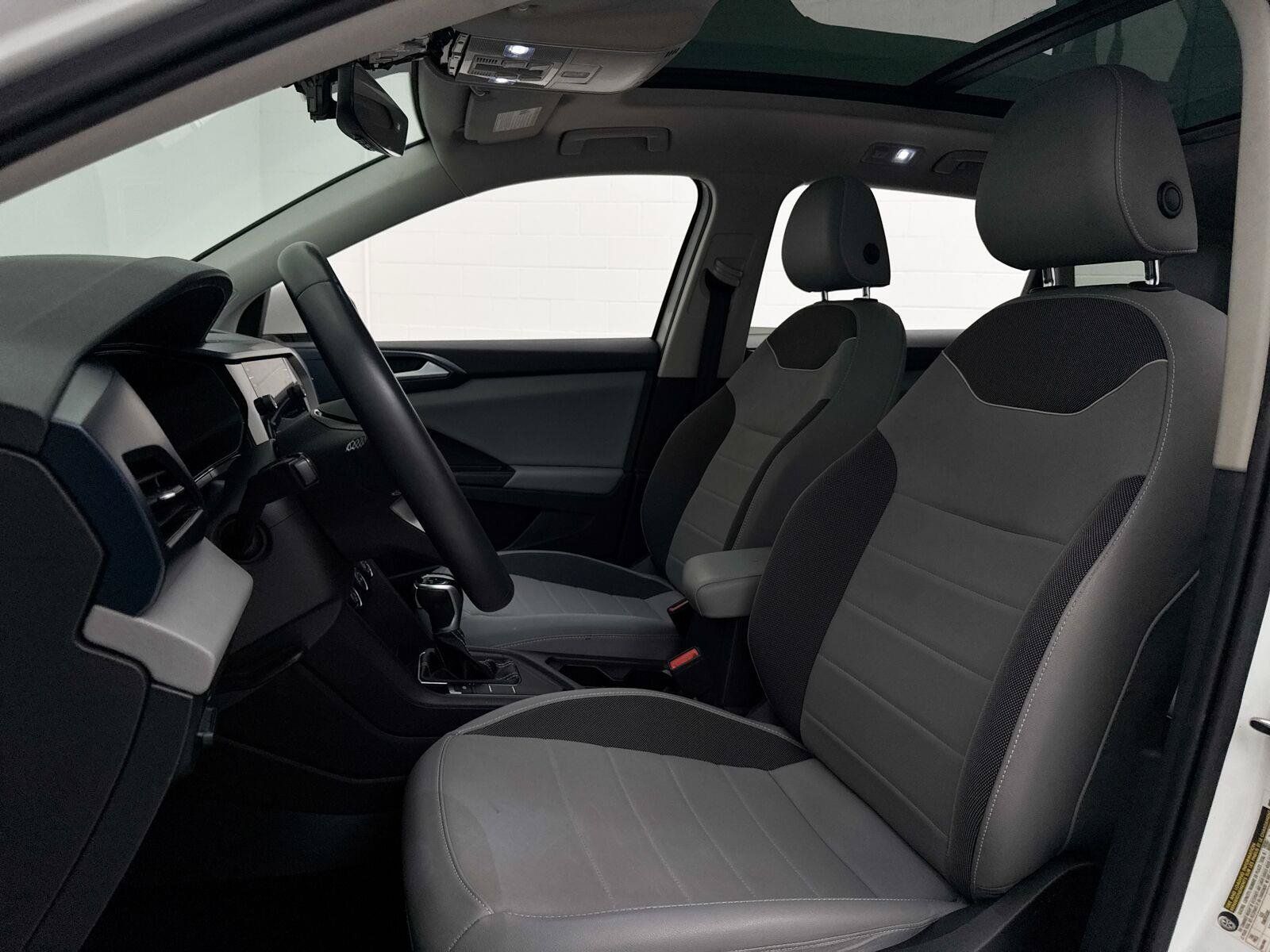 Used 2023 Volkswagen Taos SE w/ Panoramic Sunroof Package FWD image 18