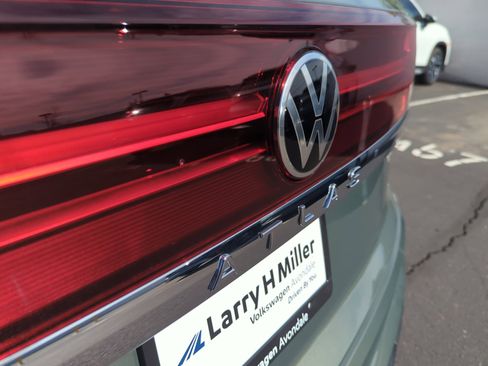 New 2026 Volkswagen Atlas Cross Sport SE image 23