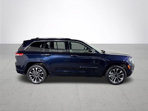 Used 2023 Jeep Grand Cherokee Overland w/ Advanced Protech Group III AWD/4WD image 5