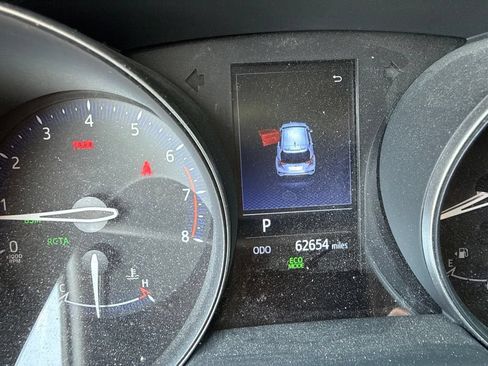 Used 2019 Toyota C-HR XLE FWD image 4
