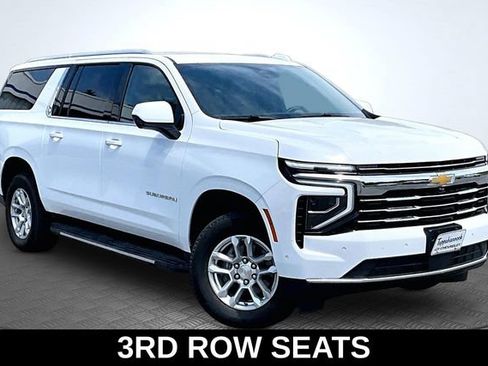 Used 2025 Chevrolet Suburban LT AWD/4WD image 5