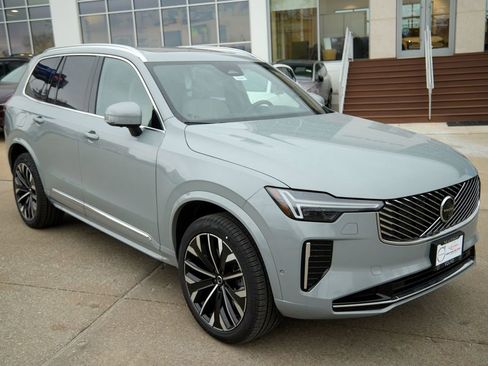 New 2026 Volvo XC90 T8 Plus w/ Protection Package image 4