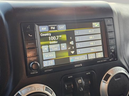 Used 2017 Jeep Wrangler Unlimited Sahara w/ Max Tow Package image 8