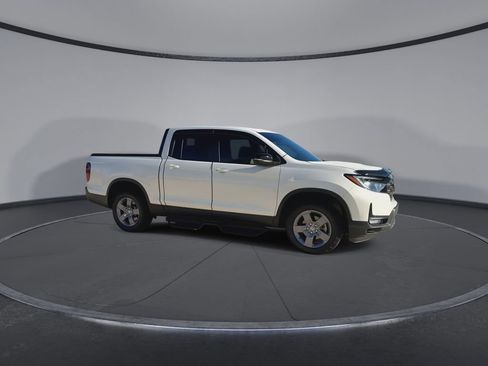 Used 2025 Honda Ridgeline TrailSport image 2