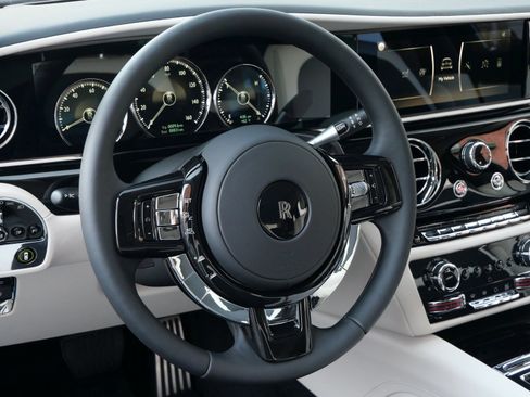 Used 2024 Rolls-Royce Ghost image 16