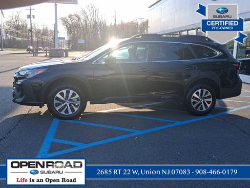 Used 2025 Subaru Outback Premium image 4