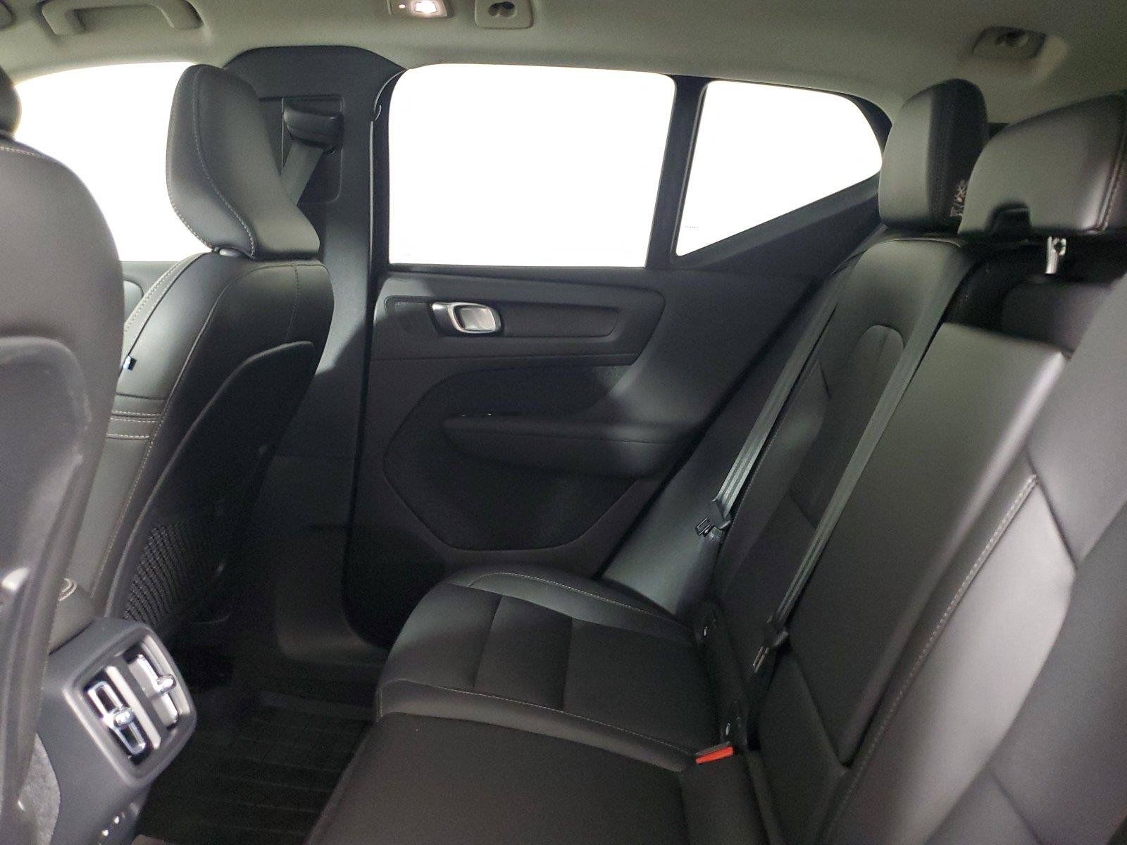 Used 2024 Volvo XC40 B5 Ultimate w/ Protection Package Premier AWD/4WD image 12