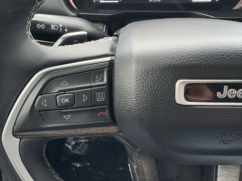 Used 2023 Jeep Grand Cherokee Limited w/ Black Appearance Package image 29