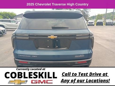 Used 2025 Chevrolet Traverse High Country AWD/4WD image 4