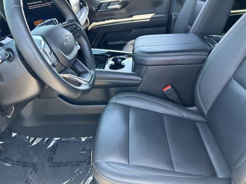 Used 2025 Chevrolet Tahoe Z71 AWD/4WD image 28
