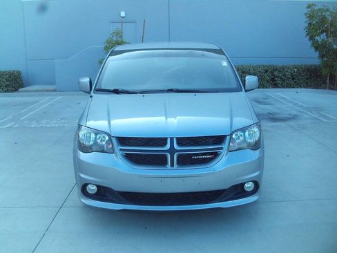 Used 2019 Dodge Grand Caravan GT FWD image 1