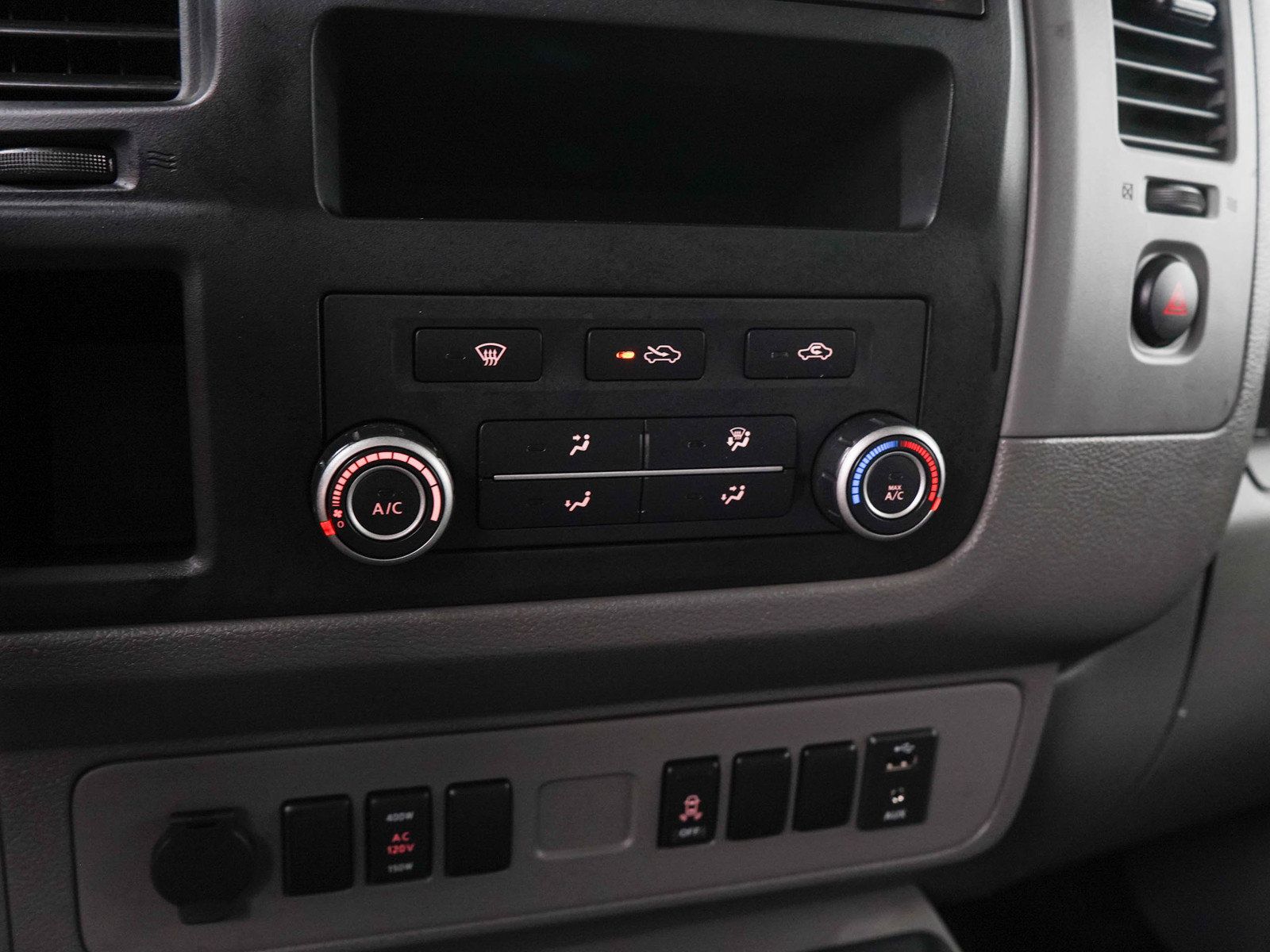 Used 2018 Nissan NV 2500 SV w/ Navigation Package RWD image 19