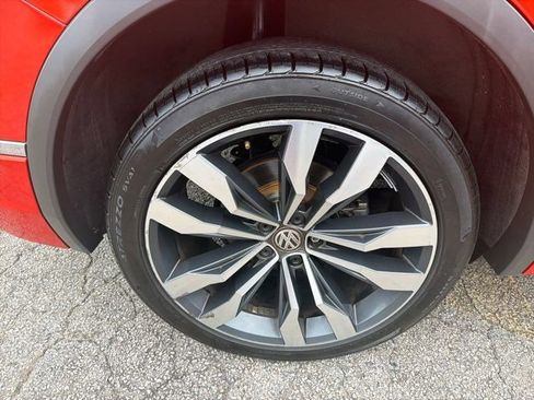 Used 2018 Volkswagen Tiguan SEL Premium w/ R-Line Package FWD image 31