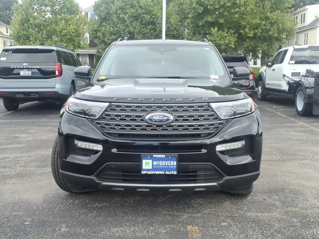 Used 2023 Ford Explorer XLT w/ Equipment Group 202A AWD/4WD image 3