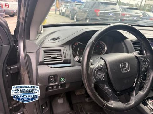 Used 2018 Honda Pilot Touring image 5
