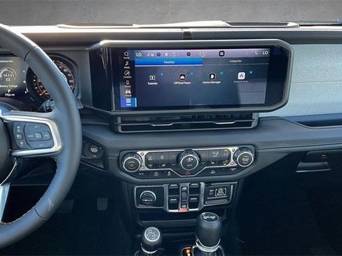 Used 2025 Jeep Wrangler Sahara image 4