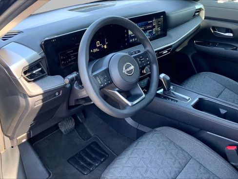 Used 2025 Nissan Kicks SV w/ SV Premium Package FWD image 18